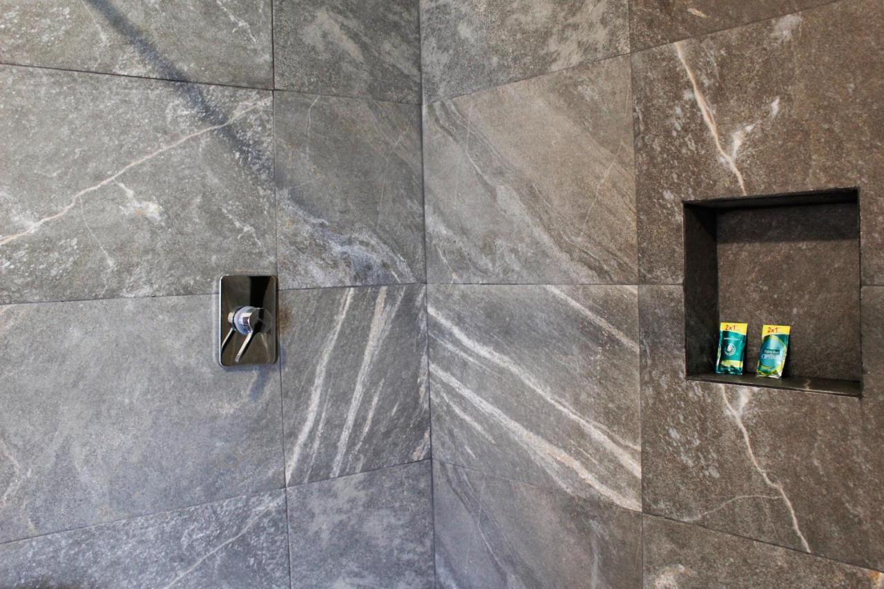 Suites Ciento 37 Leon Bagian luar foto