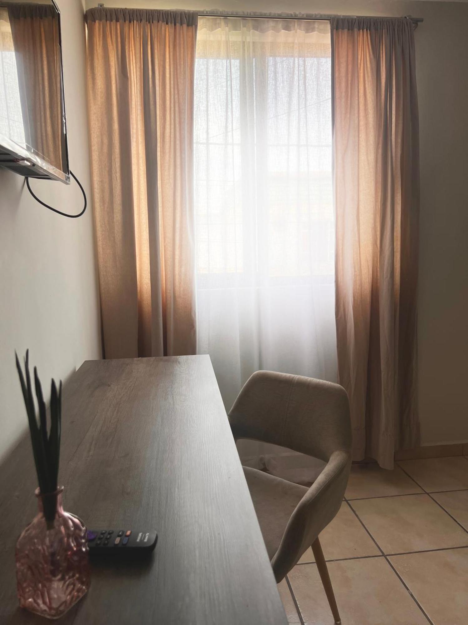 Suites Ciento 37 Leon Bagian luar foto