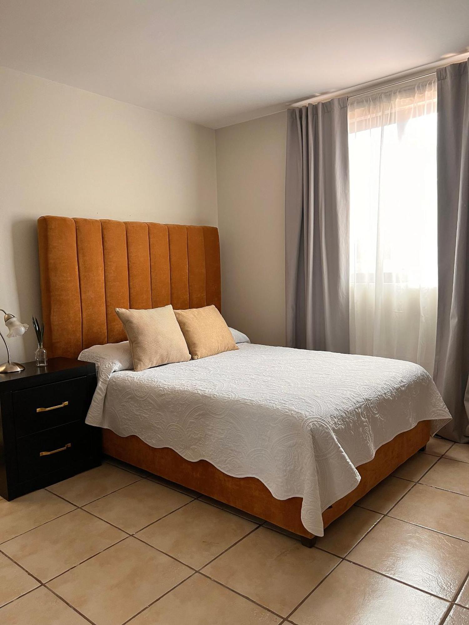 Suites Ciento 37 Leon Bagian luar foto