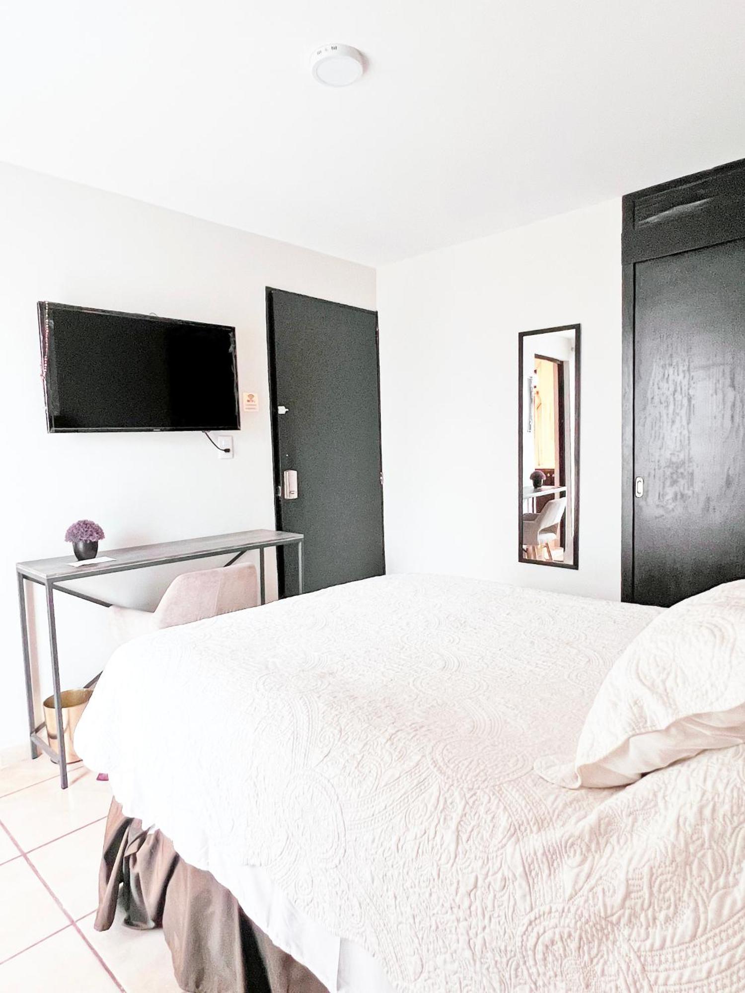 Suites Ciento 37 Leon Bagian luar foto