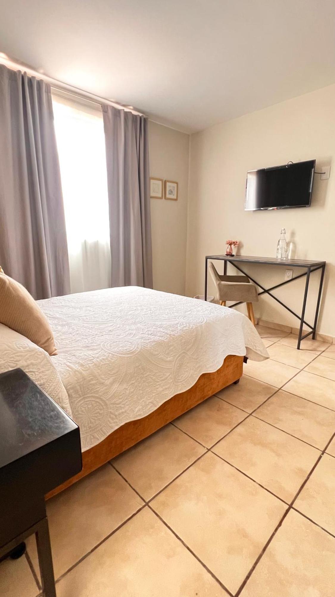 Suites Ciento 37 Leon Bagian luar foto