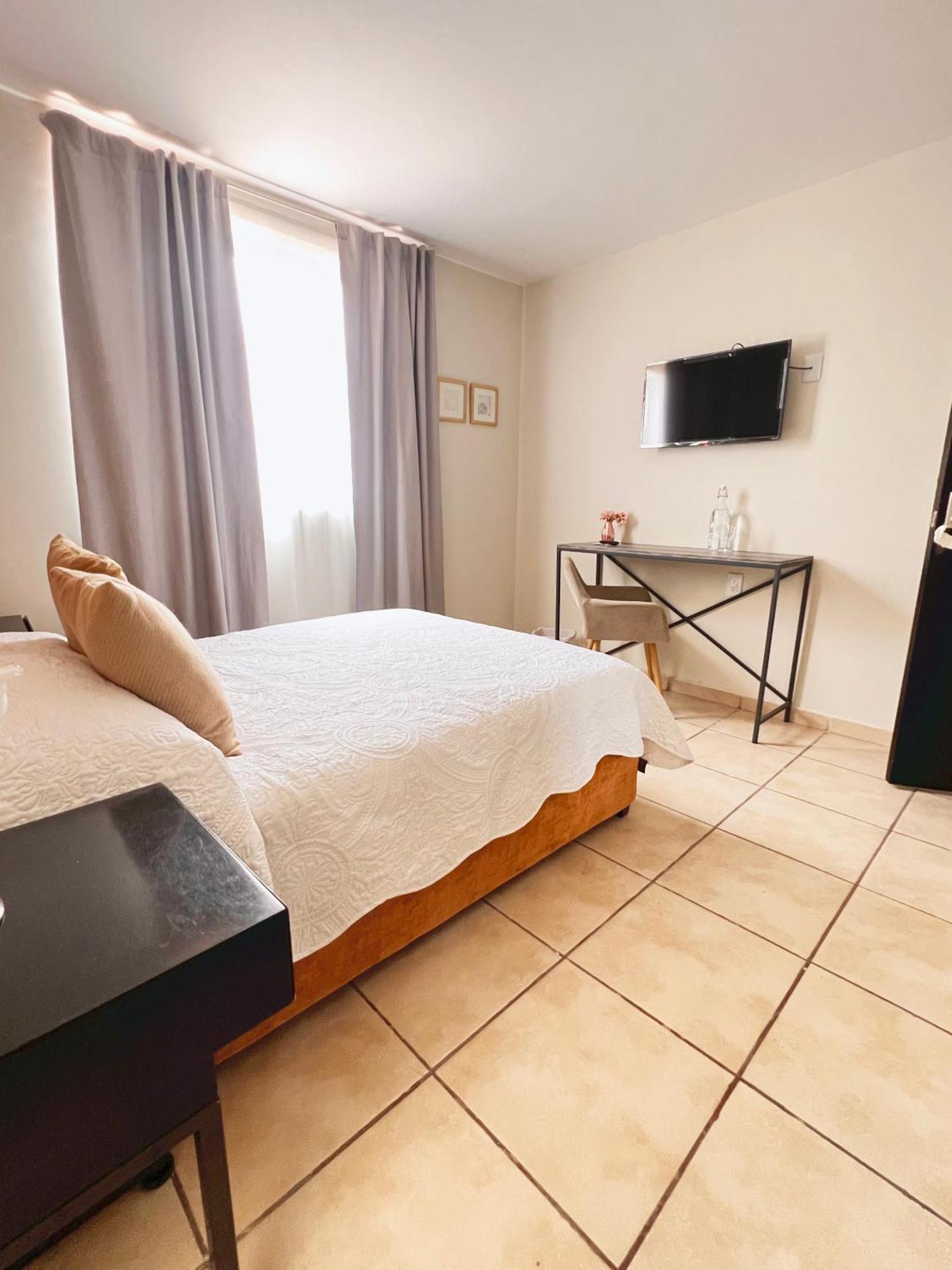 Suites Ciento 37 Leon Bagian luar foto