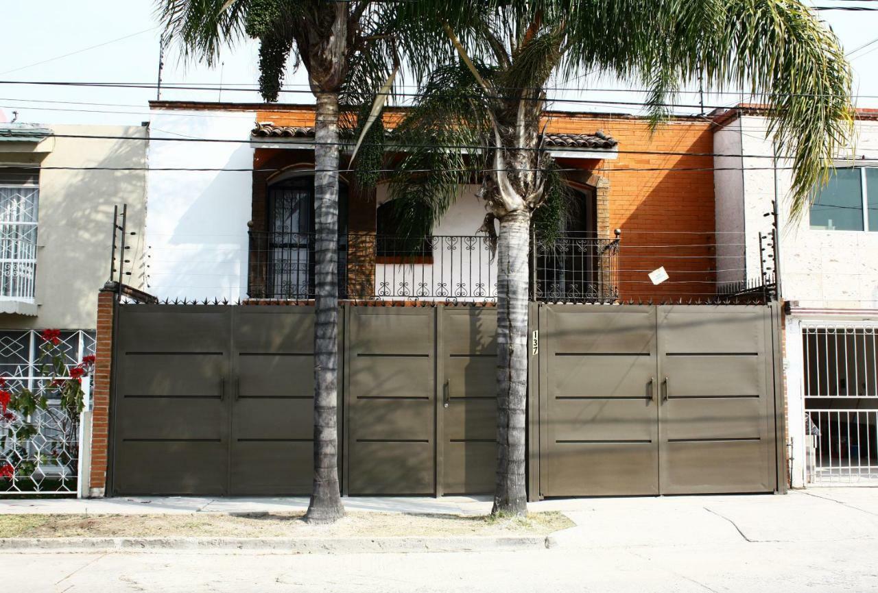 Suites Ciento 37 Leon Bagian luar foto