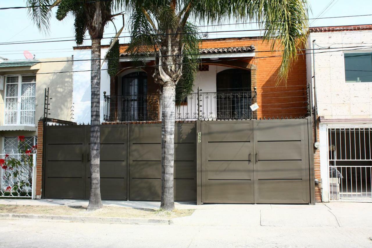 Suites Ciento 37 Leon Bagian luar foto